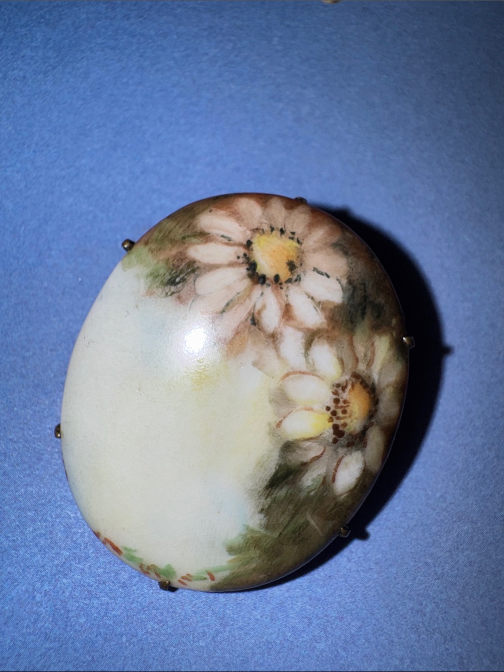 Hand-Painted Floral Porcelain Brooch in Cream and Yellow - Picture 1 of 5